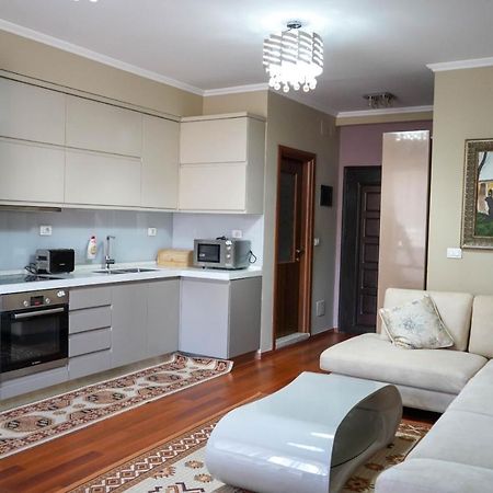 Lovely Apartment In The Heart Of Tiranë Luaran gambar