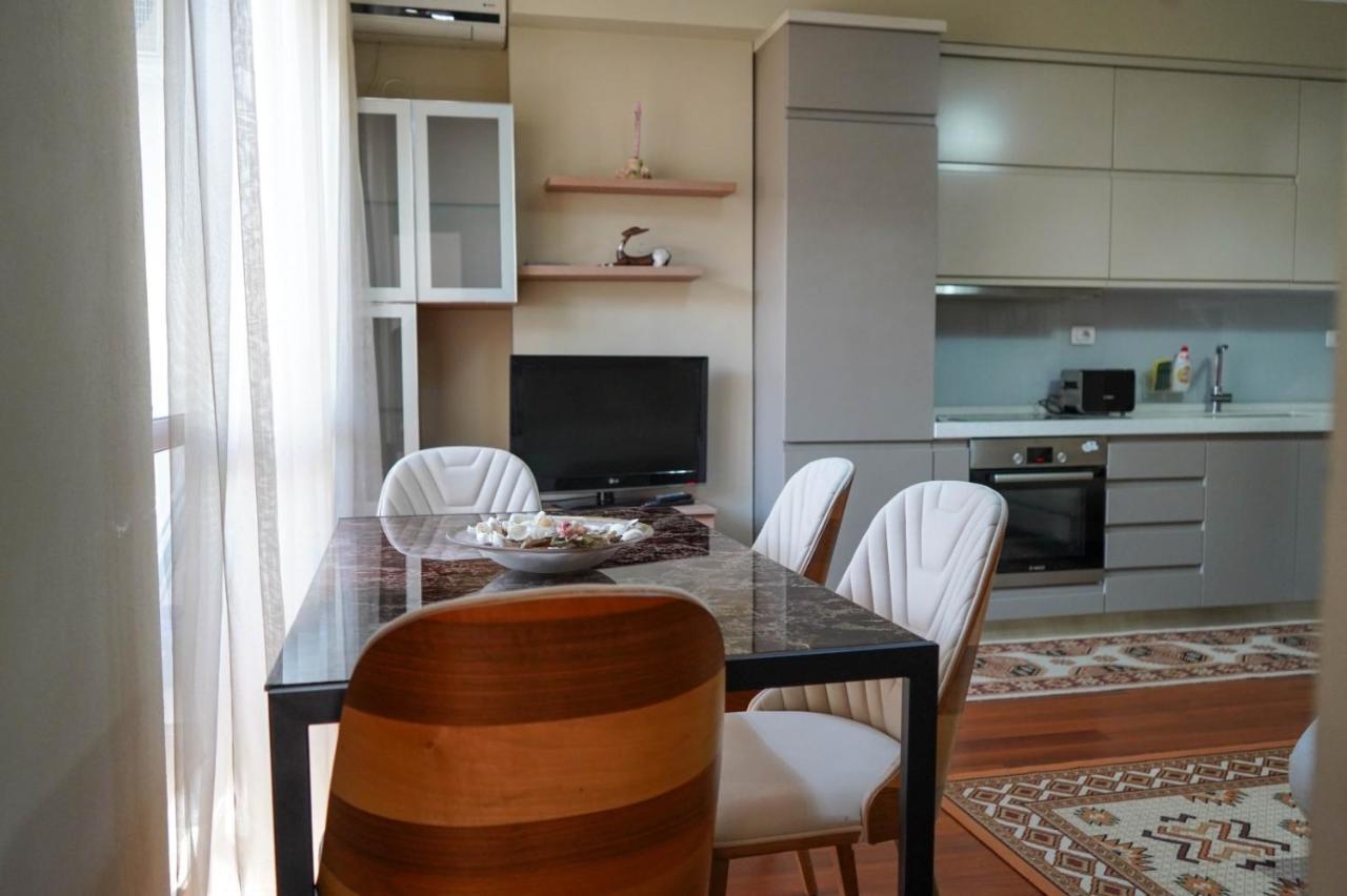 Lovely Apartment In The Heart Of Tiranë Luaran gambar