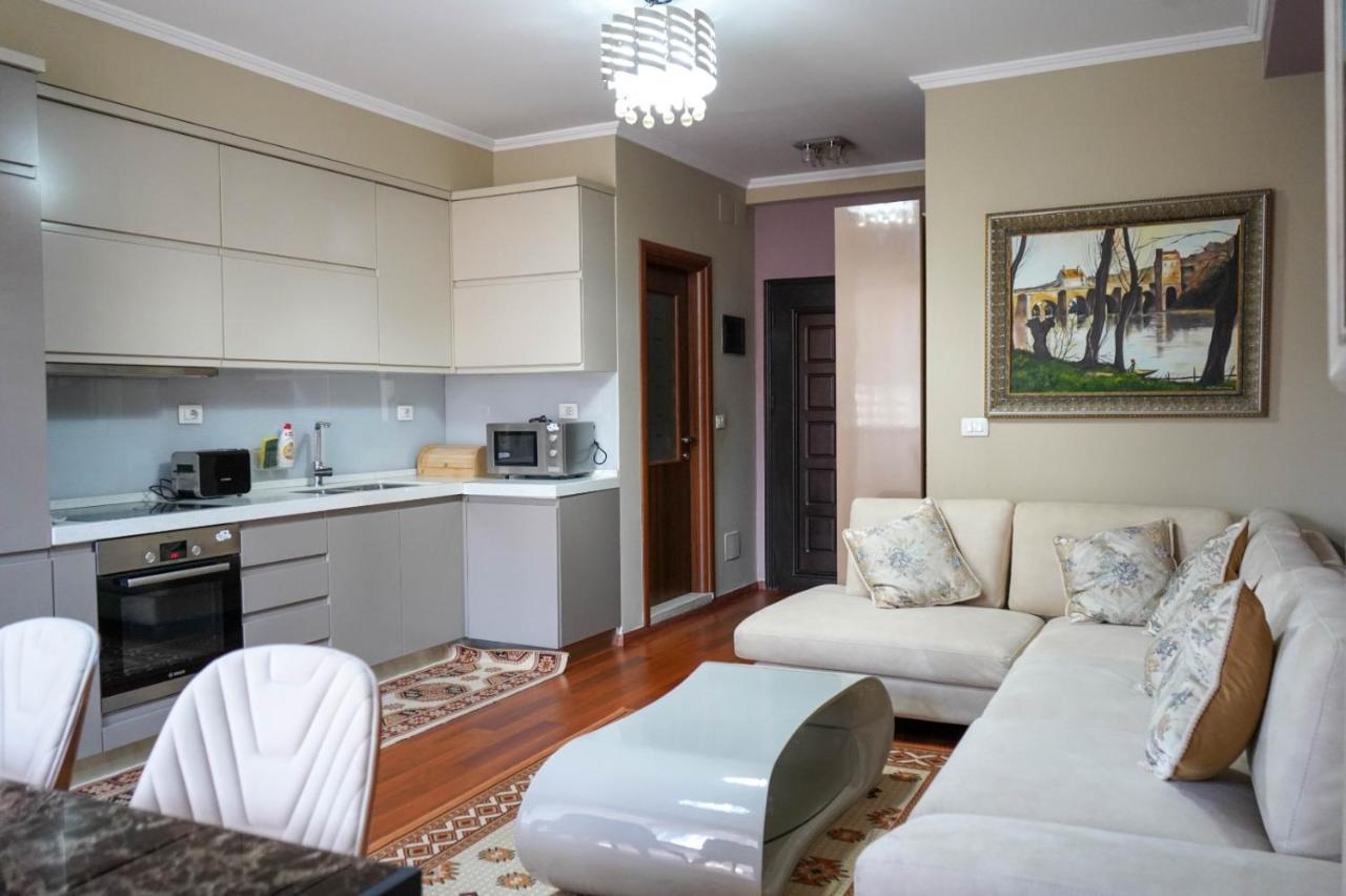 Lovely Apartment In The Heart Of Tiranë Luaran gambar