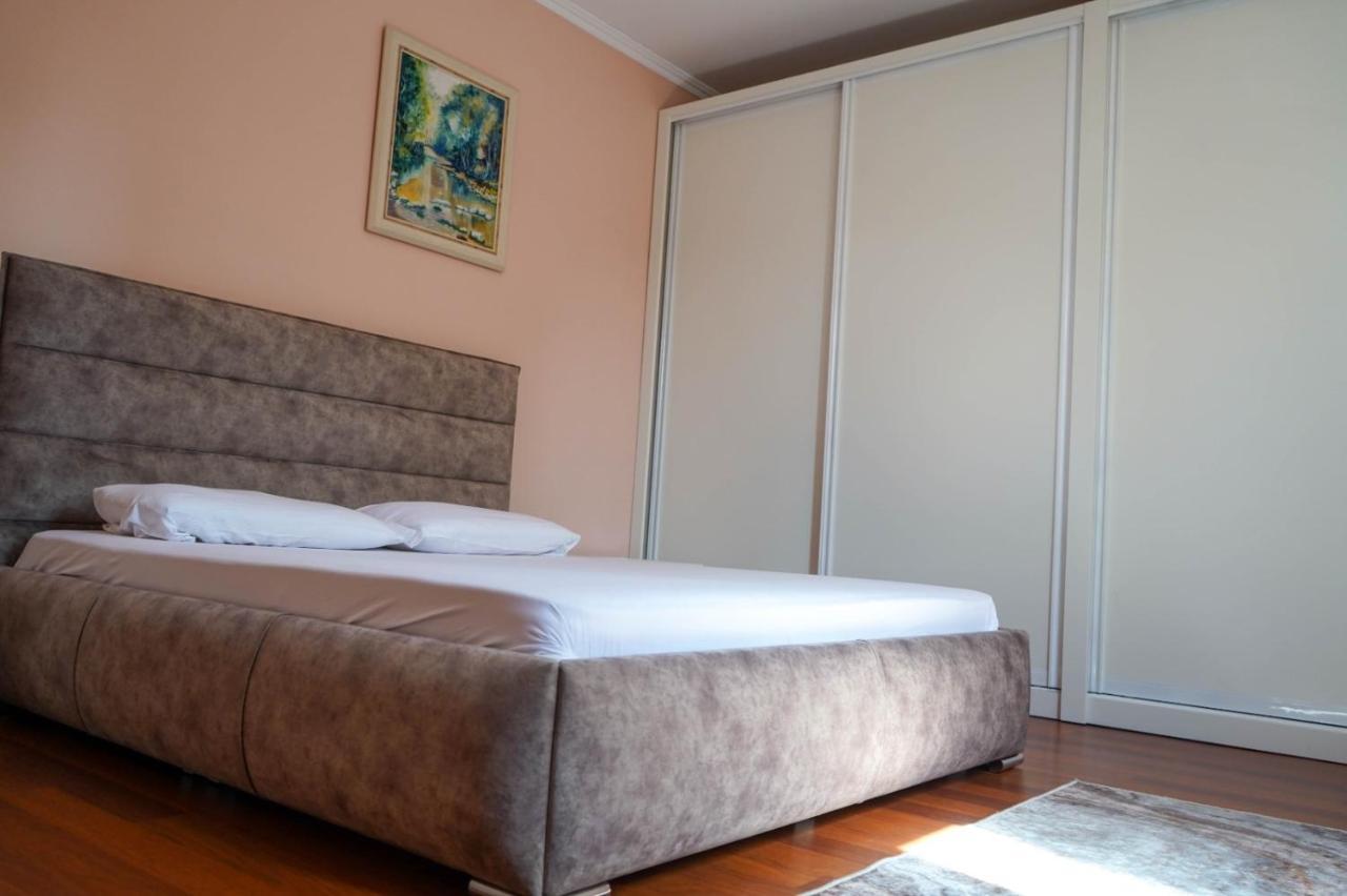 Lovely Apartment In The Heart Of Tiranë Luaran gambar